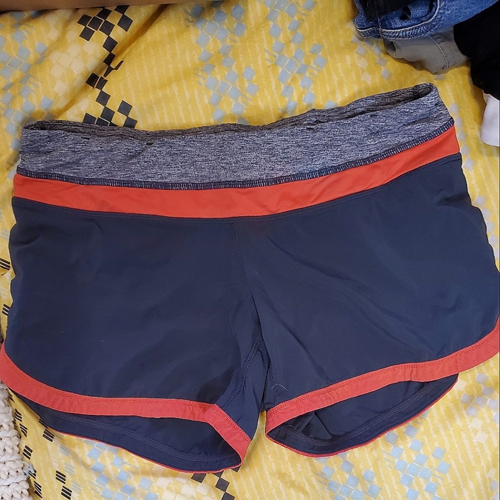 LULULEMON Low-Rise lined Athletic Shorts Sz 6